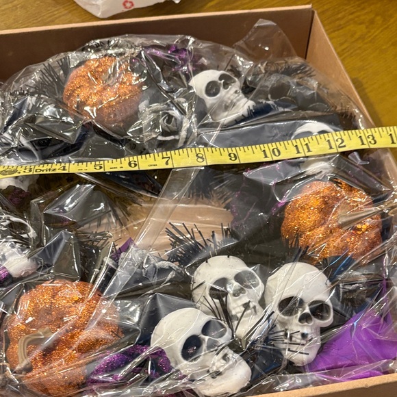 Halloween Skull and Pumpkin Wreath - Picture 3 of 6